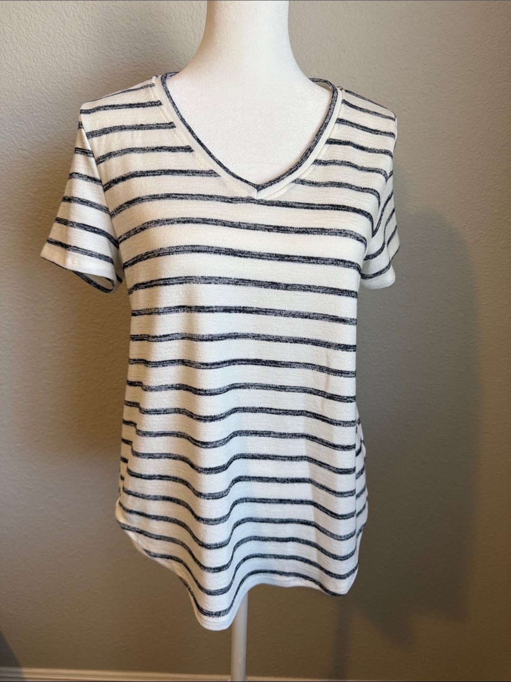 NWOT Green Envelope Striped V-Neck Short Sleeve Top - White & Black